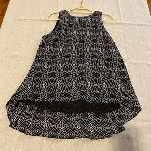 Vince Camuto black and white tunic blouse, size s